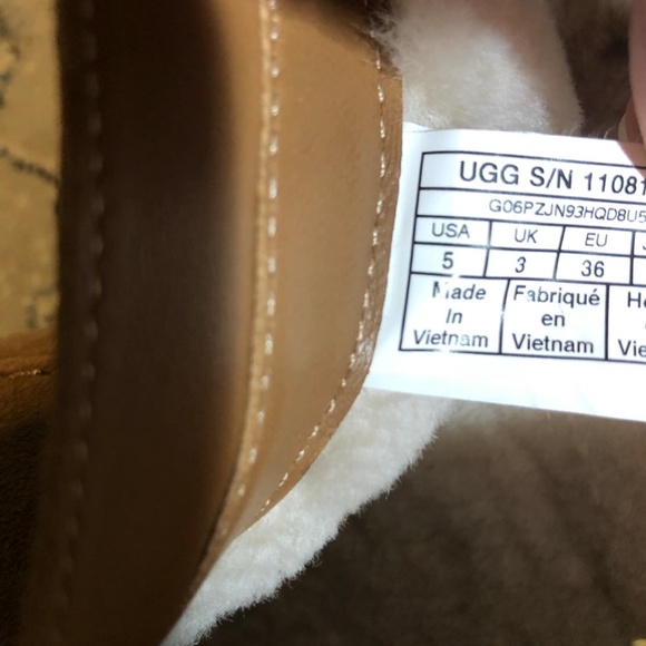 UGG Classic Short Blvd Faux Fur Lined Boot - Picture 10 of 11